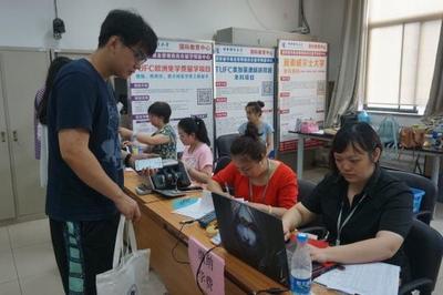 學(xué)生的錢最好掙,各方把目標(biāo)瞄準(zhǔn)了學(xué)生,學(xué)校也要分一杯羹嗎?